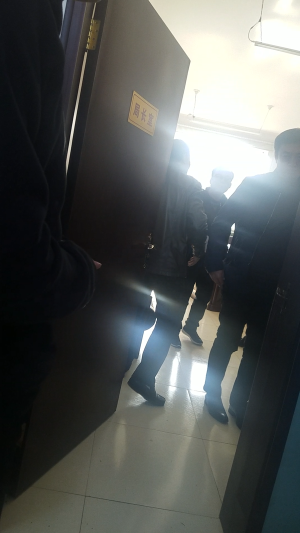 山西汾西安监局工作失职集体声讨辱骂前去采访的媒体记者